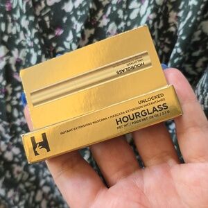 Hourglass Unlocked Instant Extensions Mascara in Ultra Black